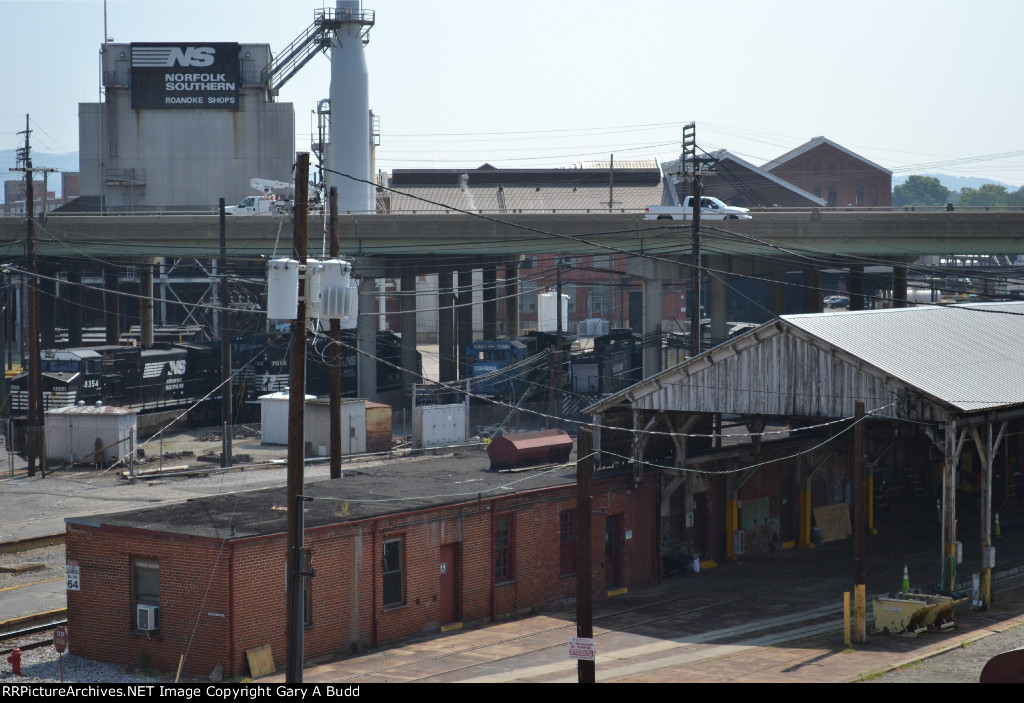 NORFOLK SOUTHERN ROANOKE SHOP VIEW 2